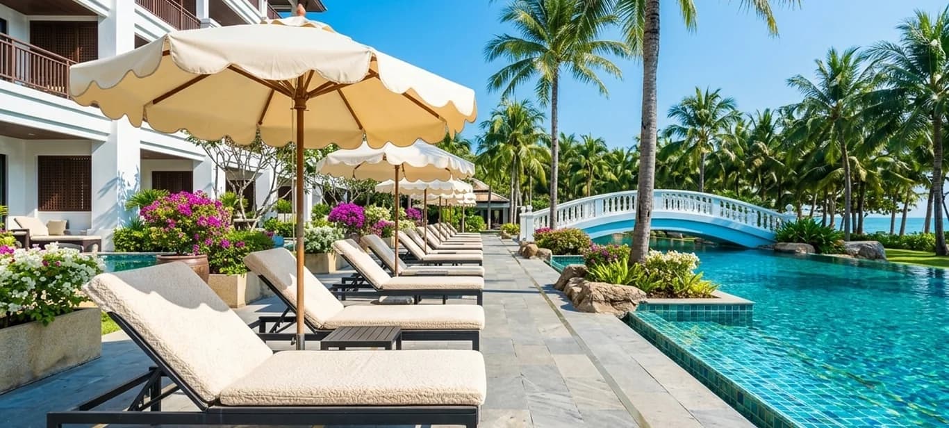 MSK Residence poolside